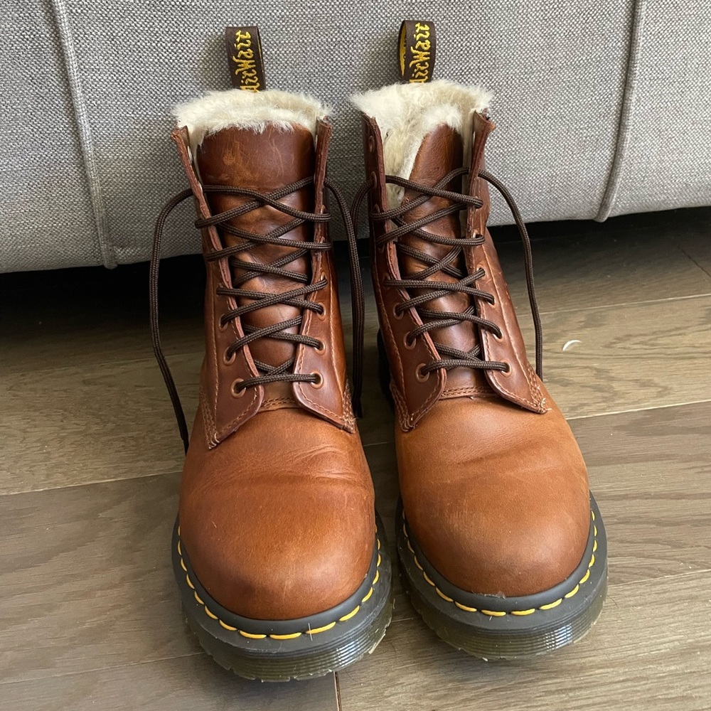 Dr. Marten / 1460 SERENA WOMEN'S FAUX FUR-LINED LEATHER BOOTS - Size 8